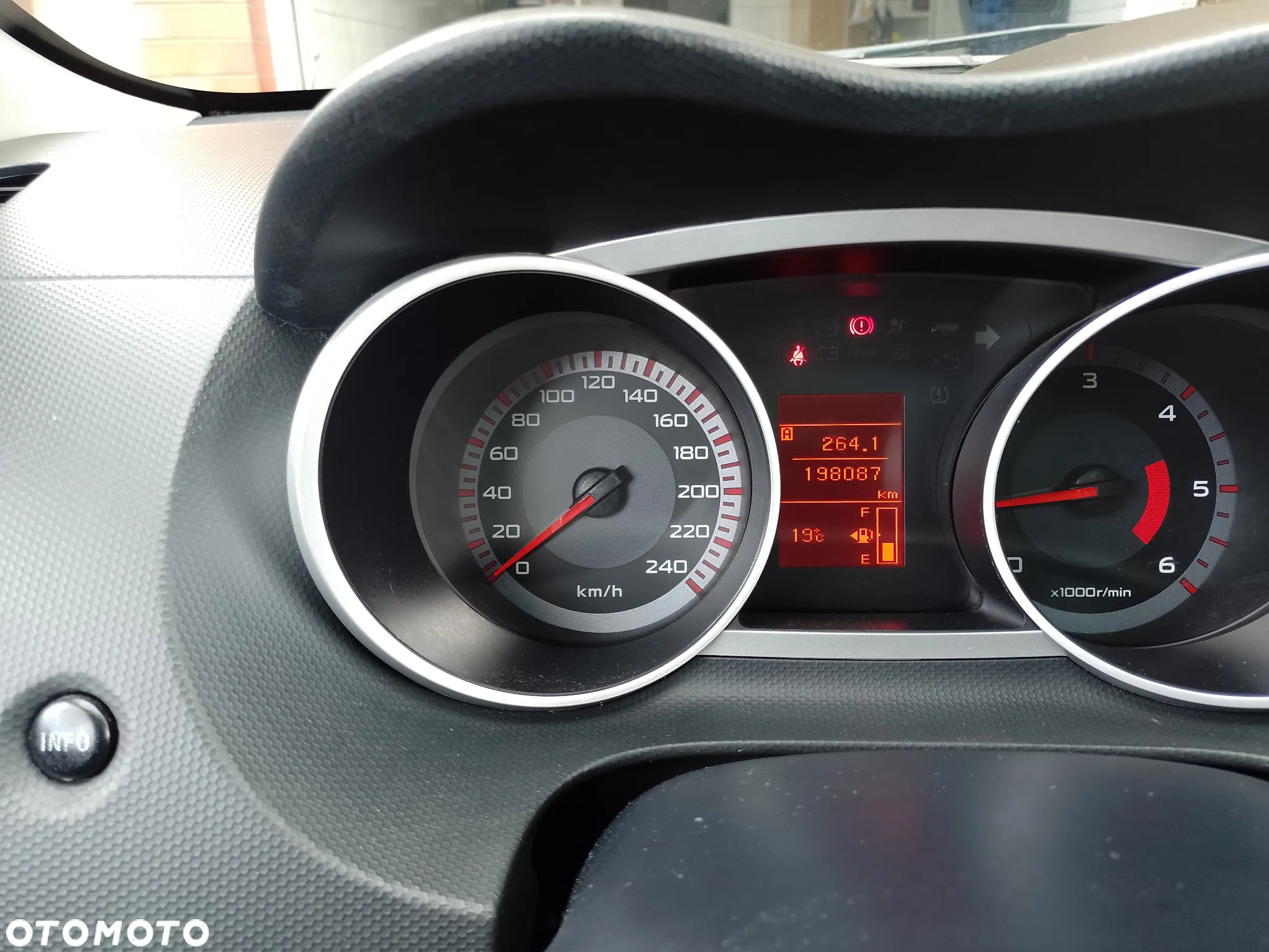 Mitsubishi Outlander 2.2 DID Intense + - 14