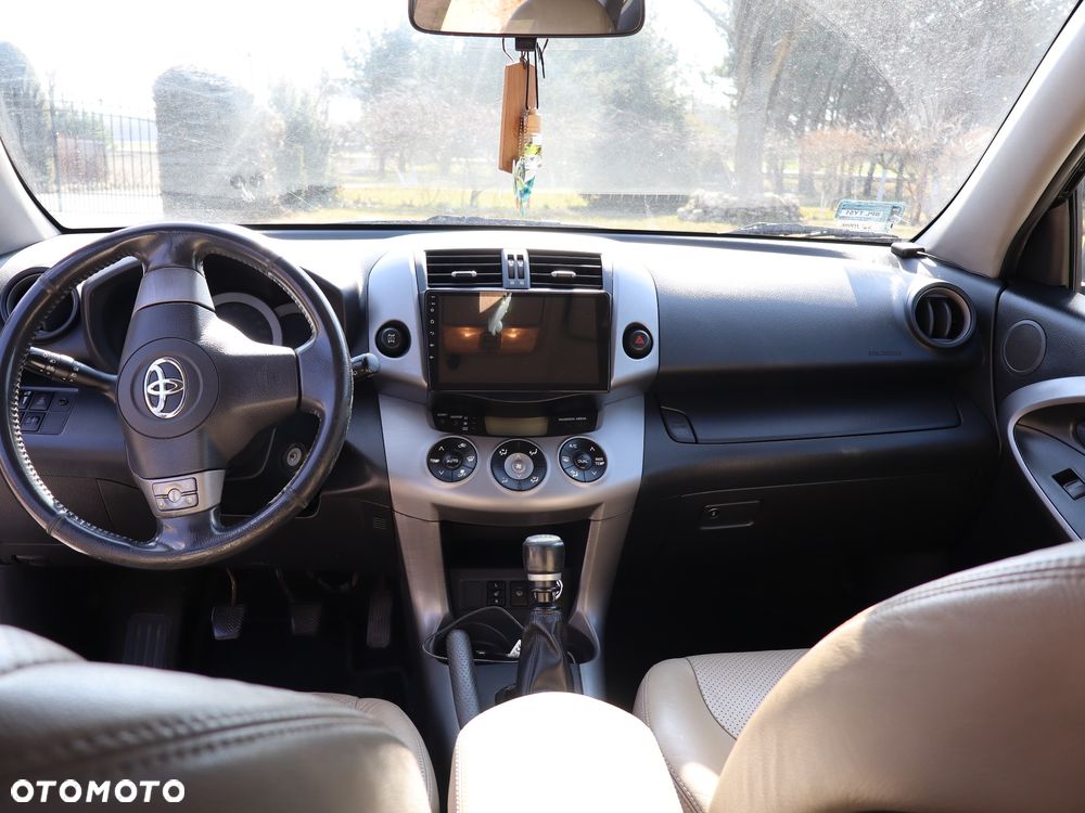 Toyota RAV4 - 9
