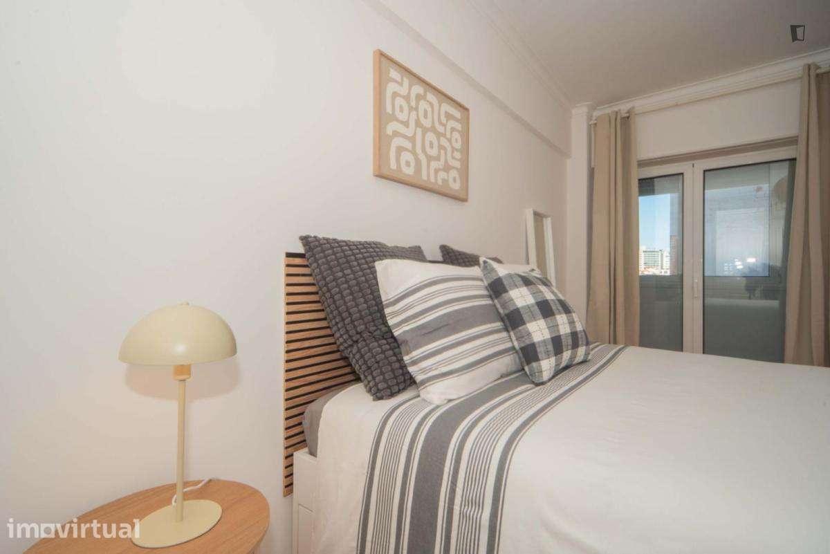 Quarto - localizado em Penha Lisbon - Grande imagem: 3/15