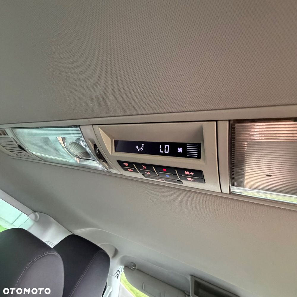 Volkswagen Multivan - 17