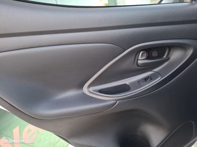 Toyota Yaris 1.5 HDF Comfort - 31