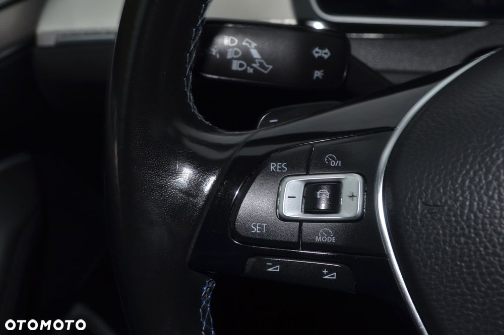 Volkswagen Passat - 24