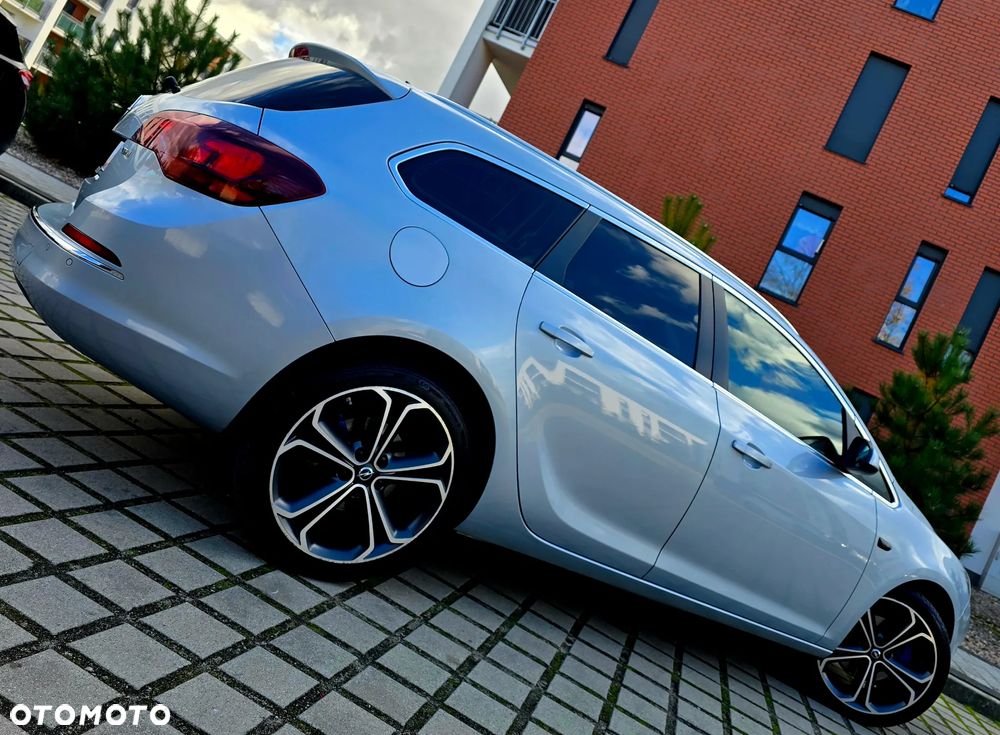 Opel Astra 2.0 CDTI Exklusiv - 11