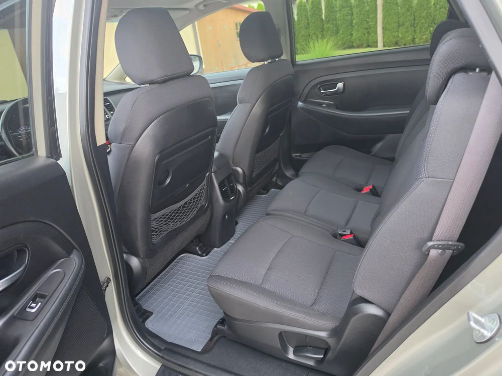 Kia Carens 1.7 CRDi 115 Dream-Team Edition - 32