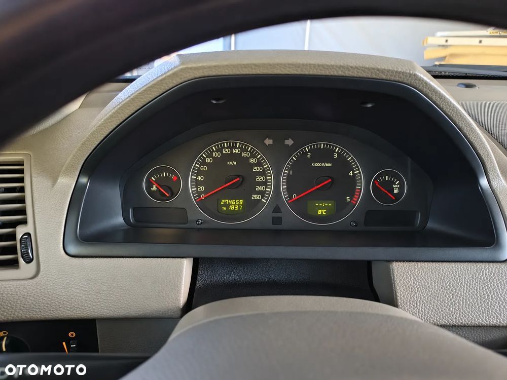 Volvo XC 90 - 9