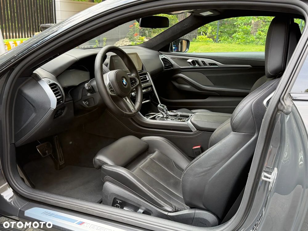 BMW Seria 8 M850i xDrive - 25