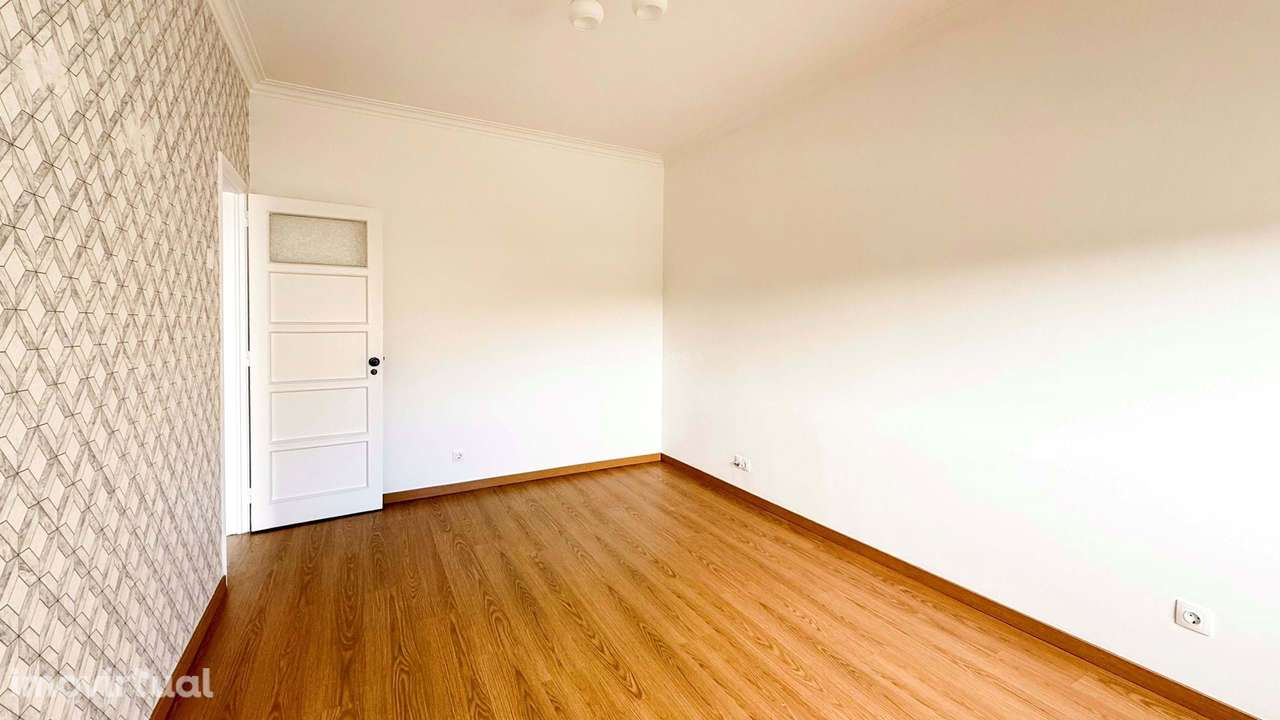 (Ler anúncio) - T2 em Queluz junto á estação de Queluz - Grande imagem: 3/14