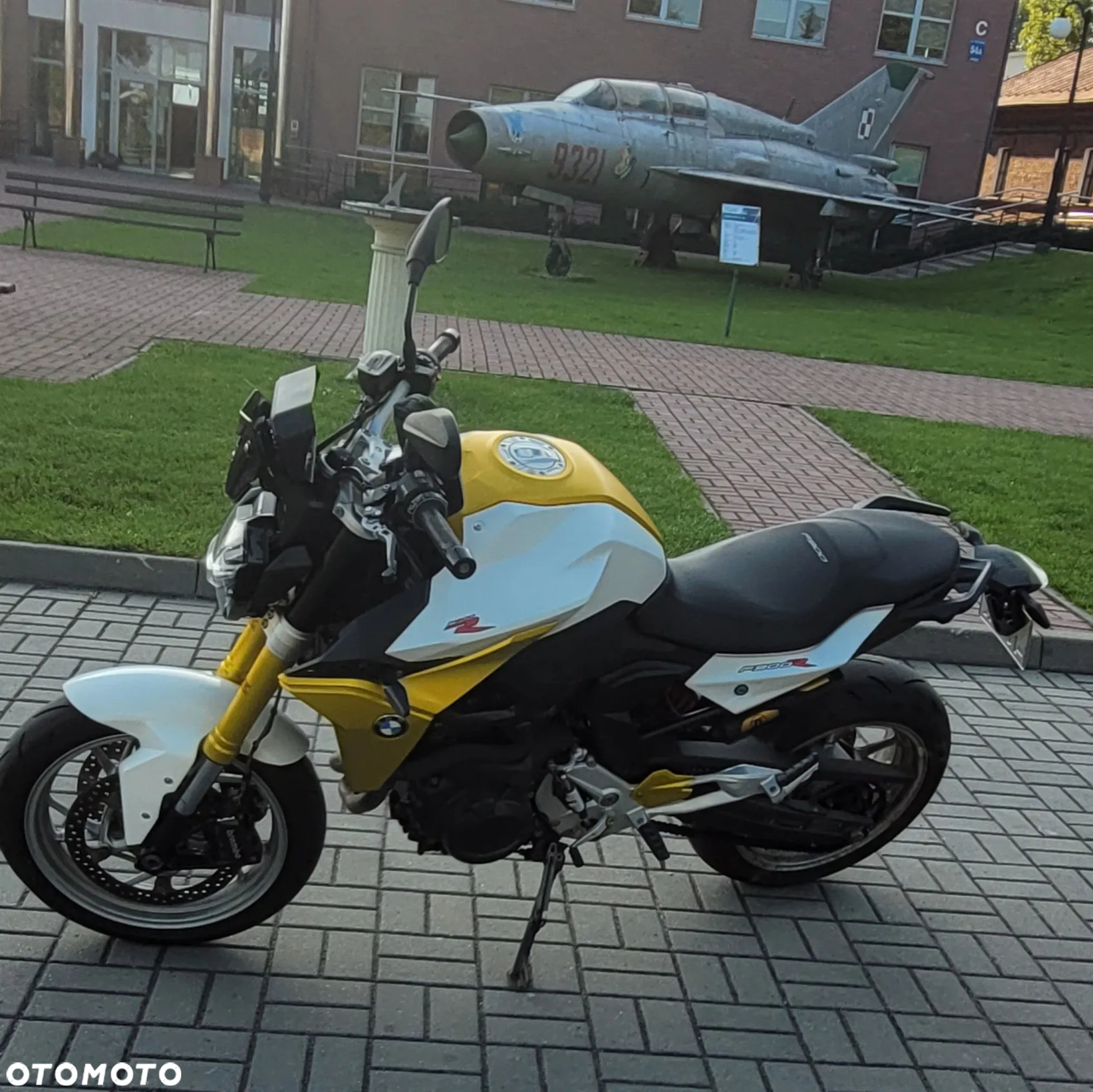 BMW F - 15