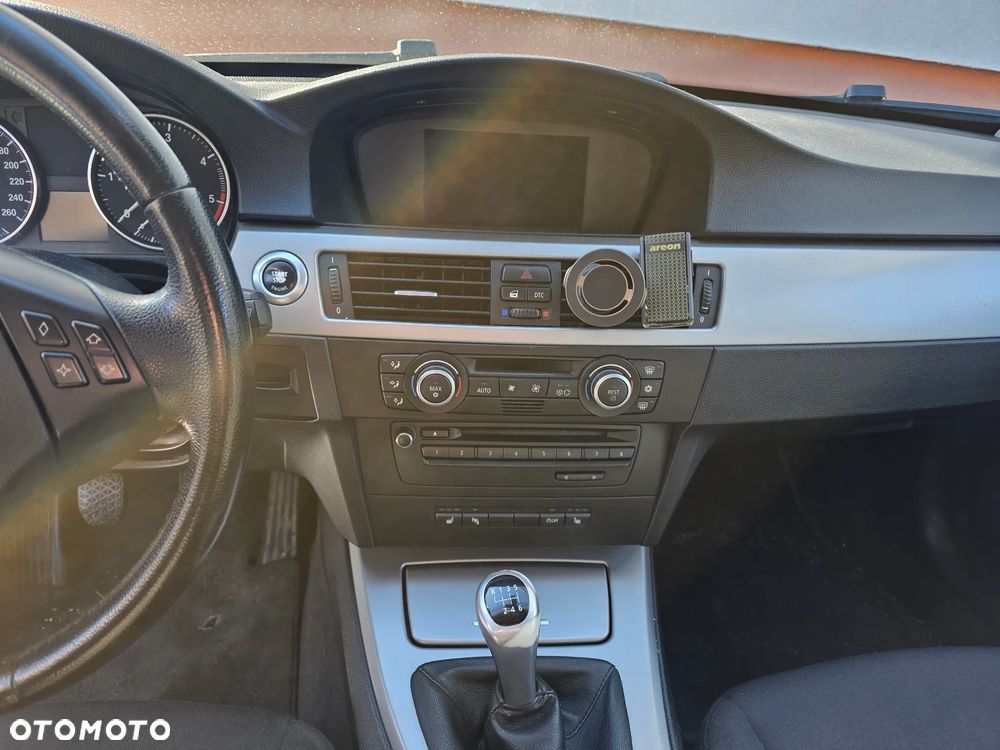 BMW Seria 3 318d DPF - 12