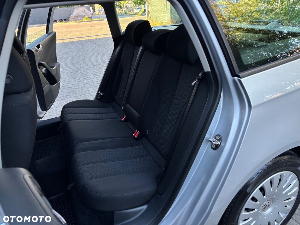 Volkswagen Passat 2.0 TDI Trendline DSG - 24