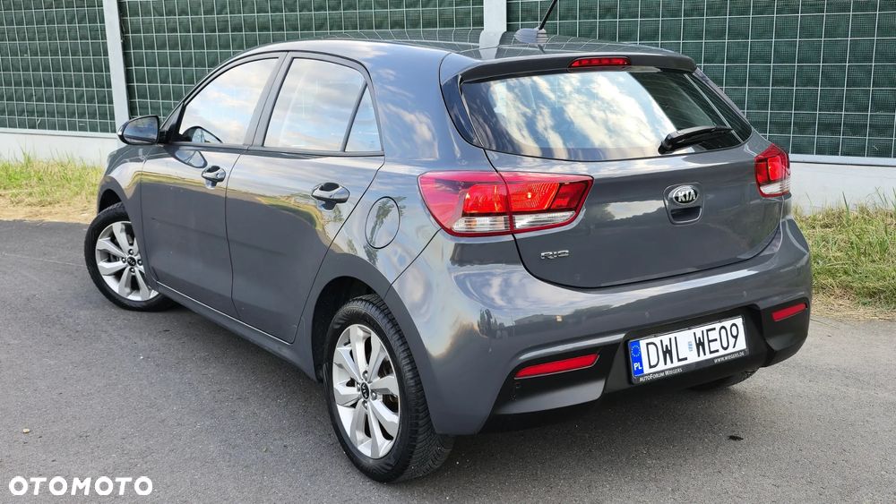 Kia Rio 1.2 L - 2
