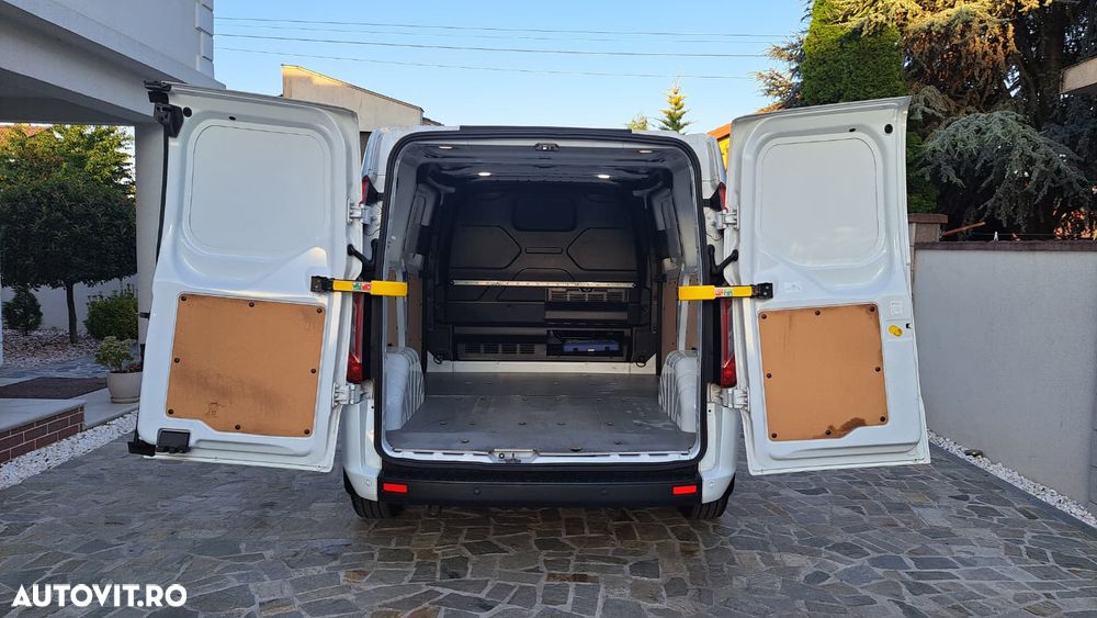 Ford CUSTOM VAN TREND L1H1 A/T FWD - 11