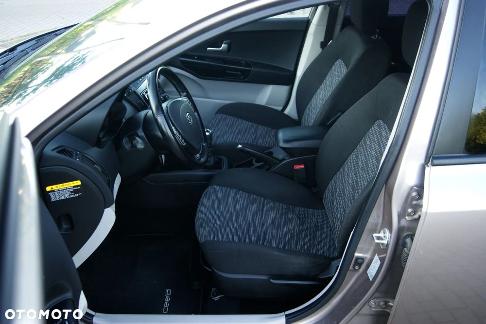 Kia Ceed 1.4 CVVT Attract - 23