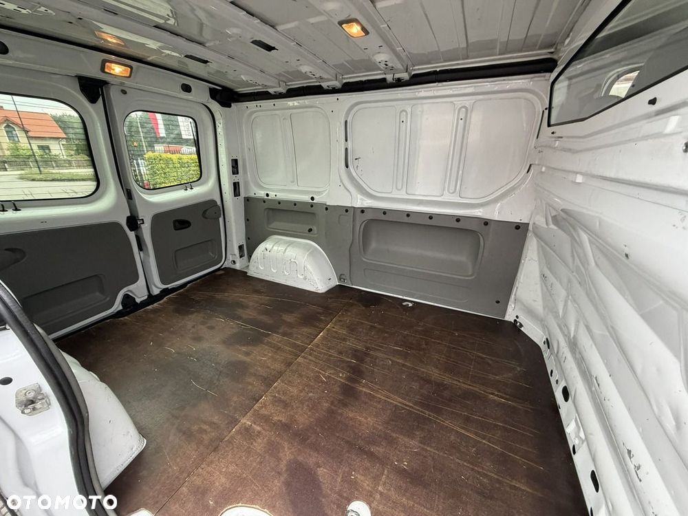 Opel Vivaro - 10