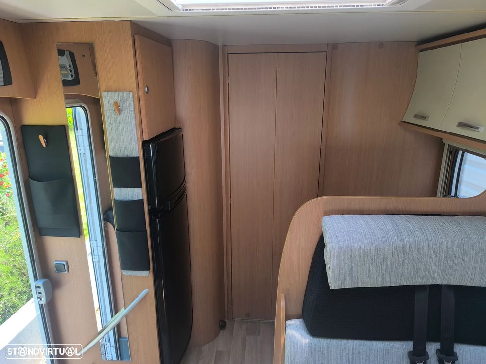 Challenger Genesis Cama central - 13