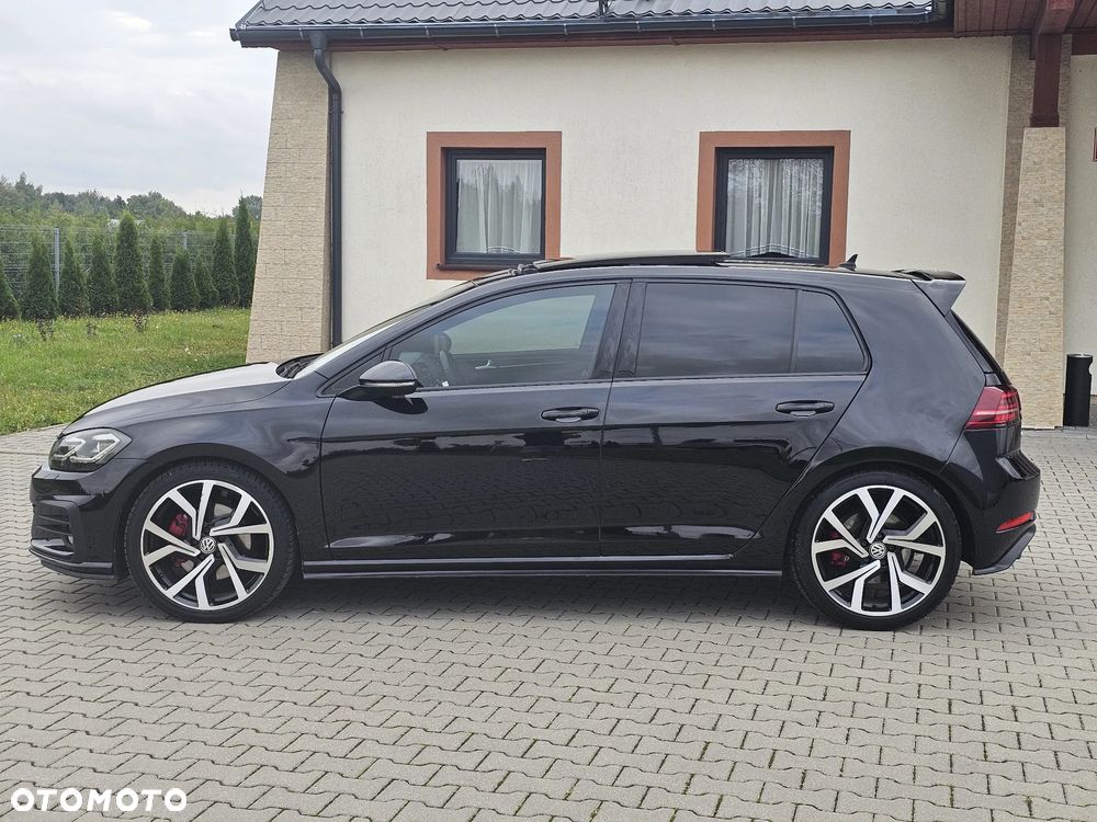 Volkswagen Golf - 6