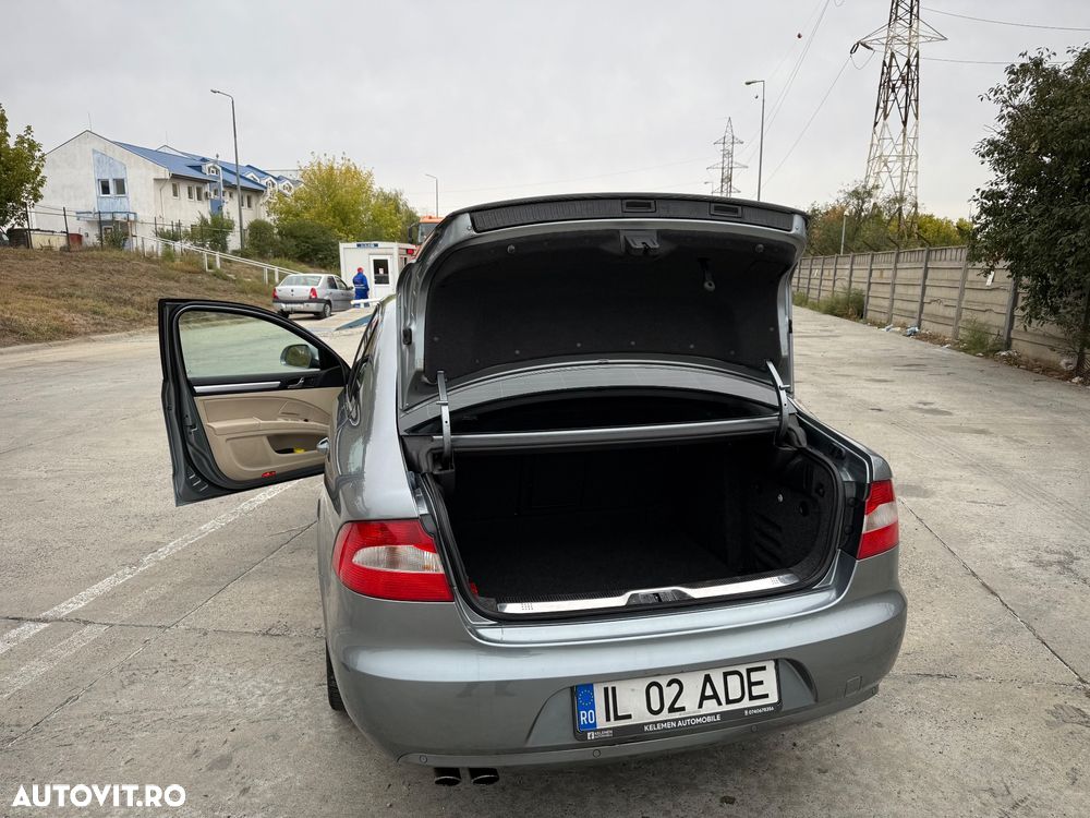 Skoda Superb 2.0 TDI DSG Ambition - 36