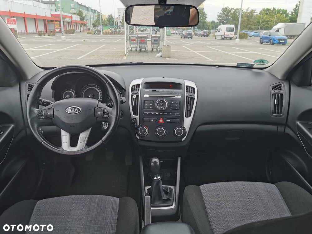 Kia Ceed - 8