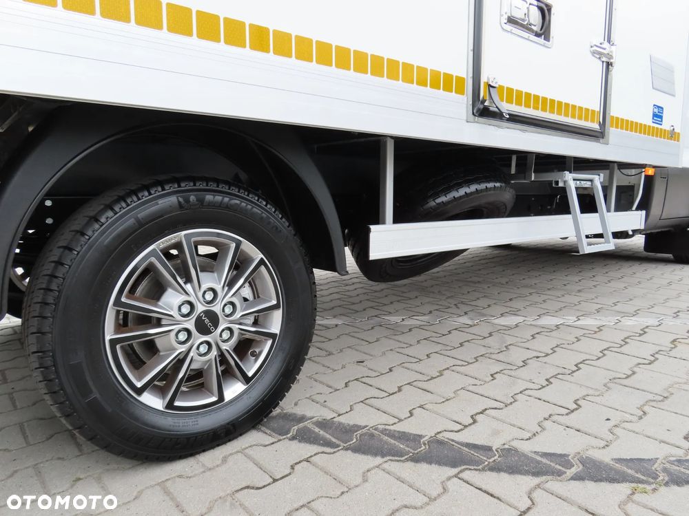 Iveco Daily 35S18 3.0 HPI 180 KM POWER Kontener+ WINDA BÄR 750 Kg 8.E.Palet 4270 mm Długi Boczne Drzwi Rozstaw Osi 4100 mm Ładowność 905 Kg GWARANCJA PRODUCENTA Stan Jak Nowy Gotowy Dostępny POLECAM - 13
