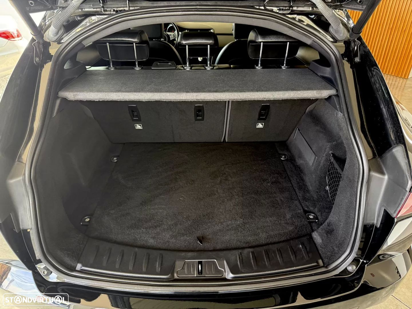 Jaguar E-Pace 2.0 i4D R-Dynamic SE - 54