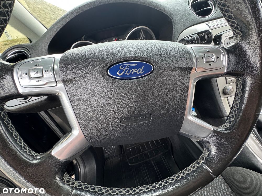 Ford S-Max - 21