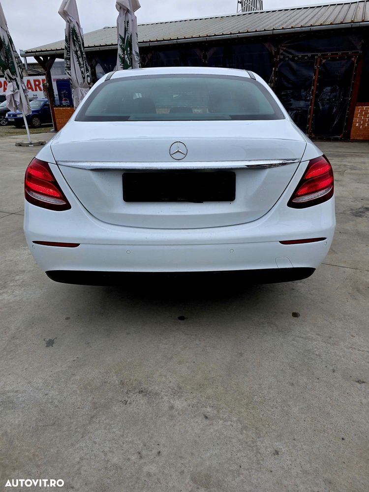 Mercedes-Benz E 220 d 4Matic 9G-TRONIC - 2