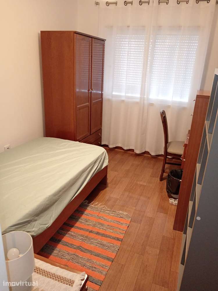 Alugam-se quartos a estudantes em castelo branco junto à Sé catedral - Grande imagem: 2/4