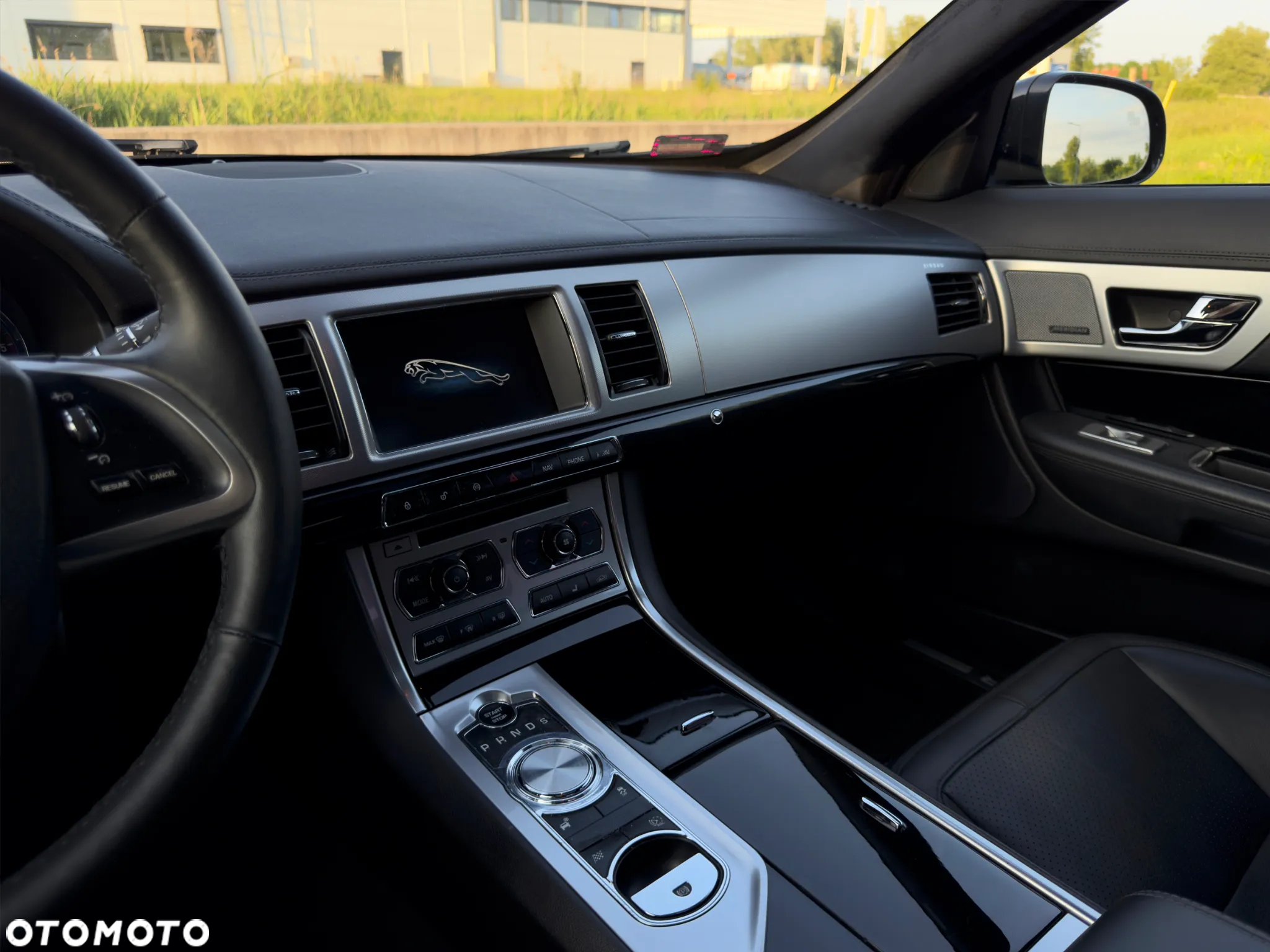 Jaguar XF 3.0 TDV6 R-Sport - 23
