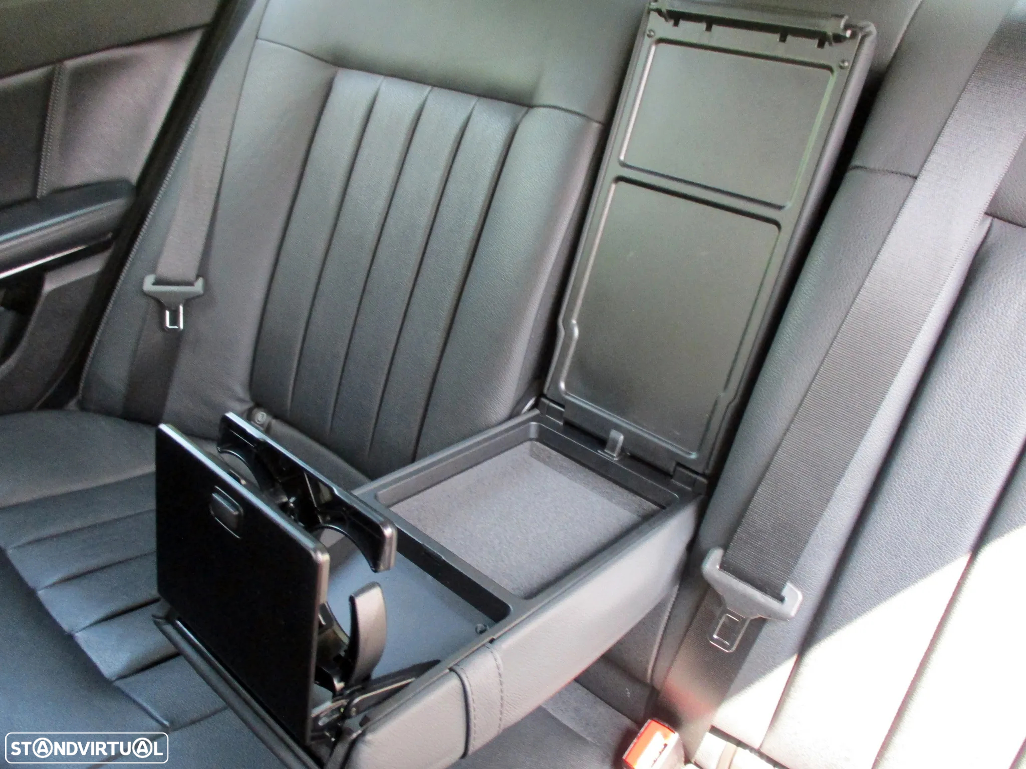 Mercedes-Benz E 220 CDi Avantgarde BlueEfficiency Auto. - 36