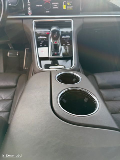 Porsche Panamera Sport Turismo - 30