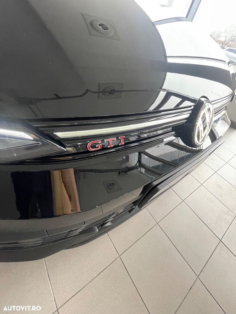 Volkswagen Golf - 34