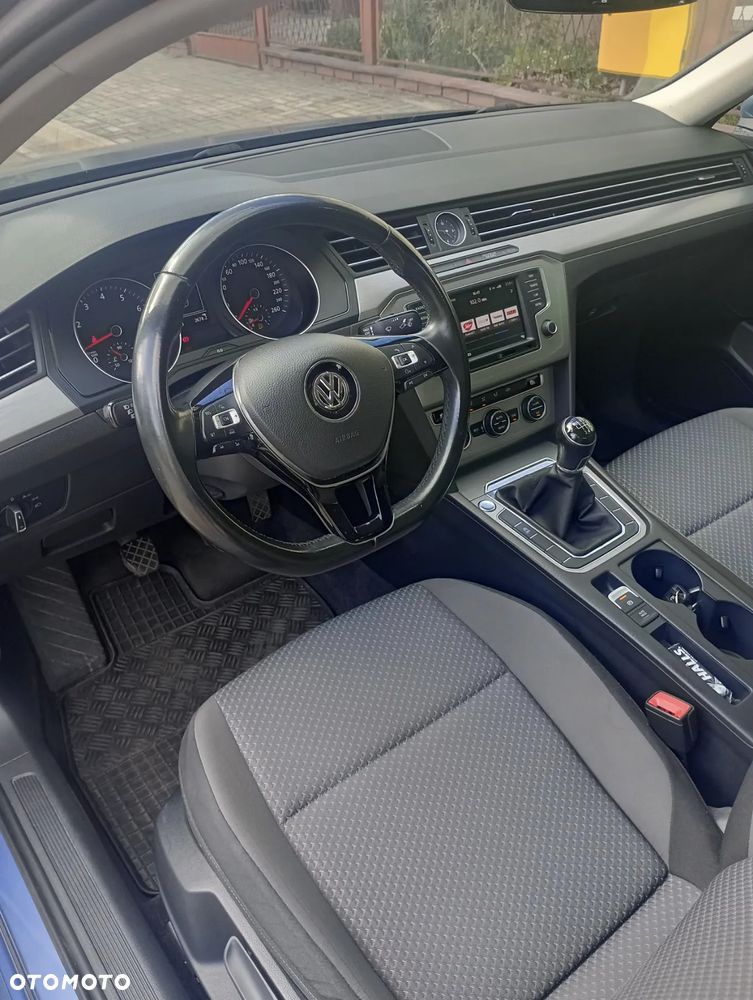 Volkswagen Passat - 8