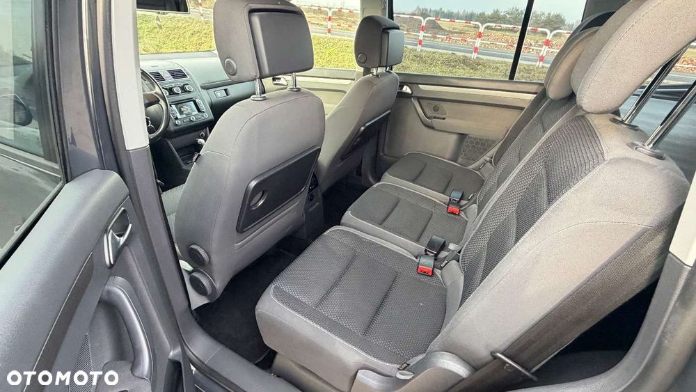 Volkswagen Touran - 28