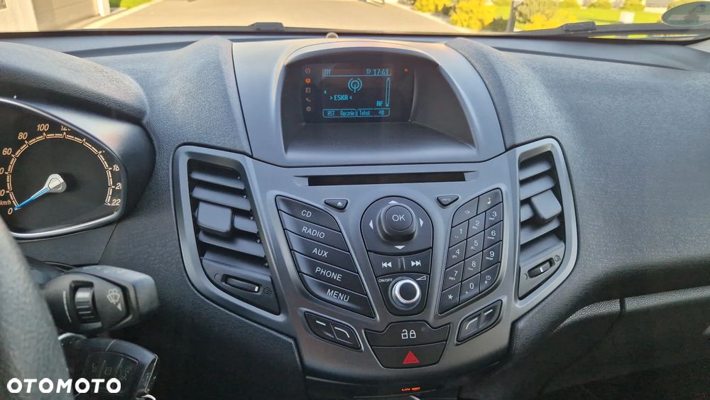 Ford Fiesta 1.0 EcoBoost Titanium - 12