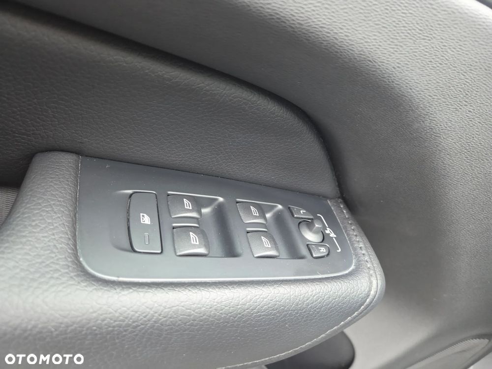 Volvo XC 60 D4 Momentum Pro - 30