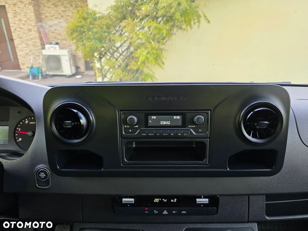 Mercedes-Benz Sprinter - 16