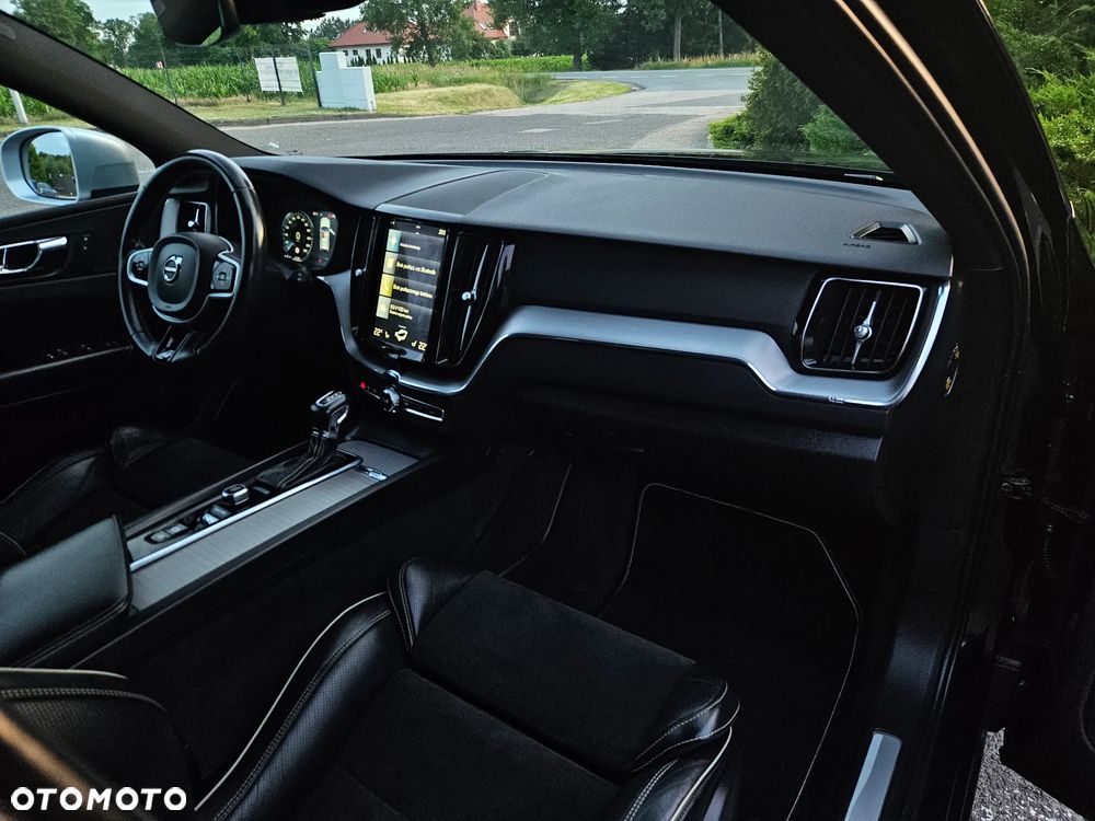 Volvo XC 60 D4 AWD Geartronic RDesign - 33