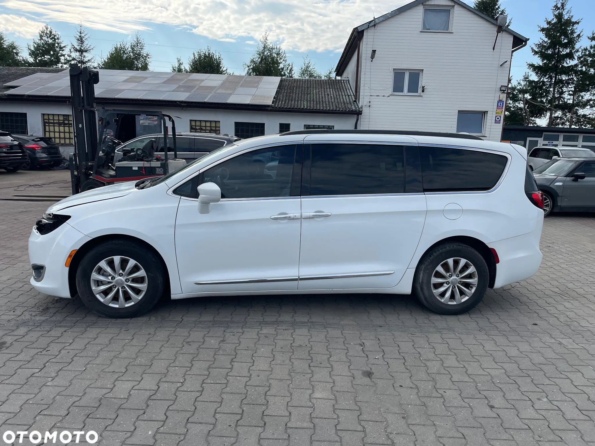 Chrysler Pacifica - 8