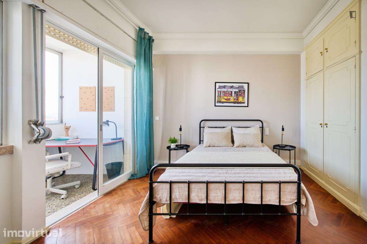 Quarto - localizado em Roma-Areeiro Lisbon - Grande imagem: 2/60
