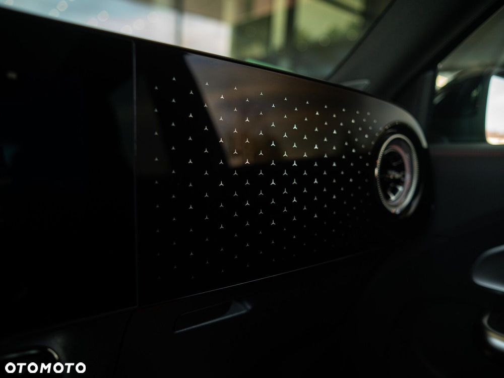 Mercedes-Benz GLB - 27