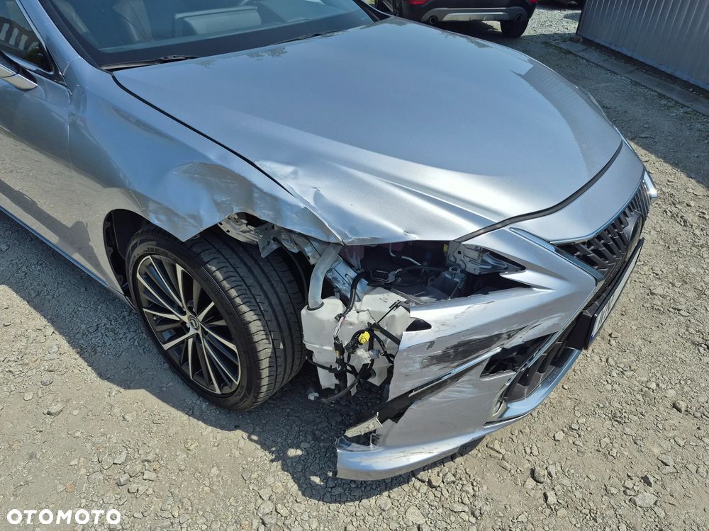 Lexus ES 300h Prestige - 32