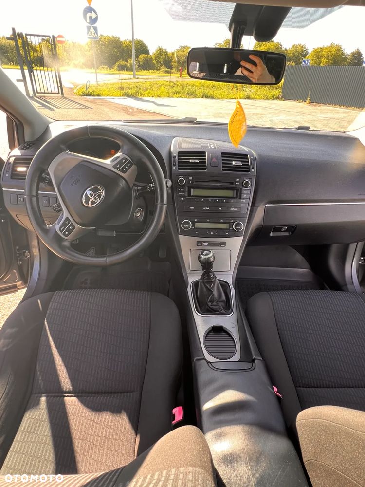 Toyota Avensis 2.0 D-4D - 22