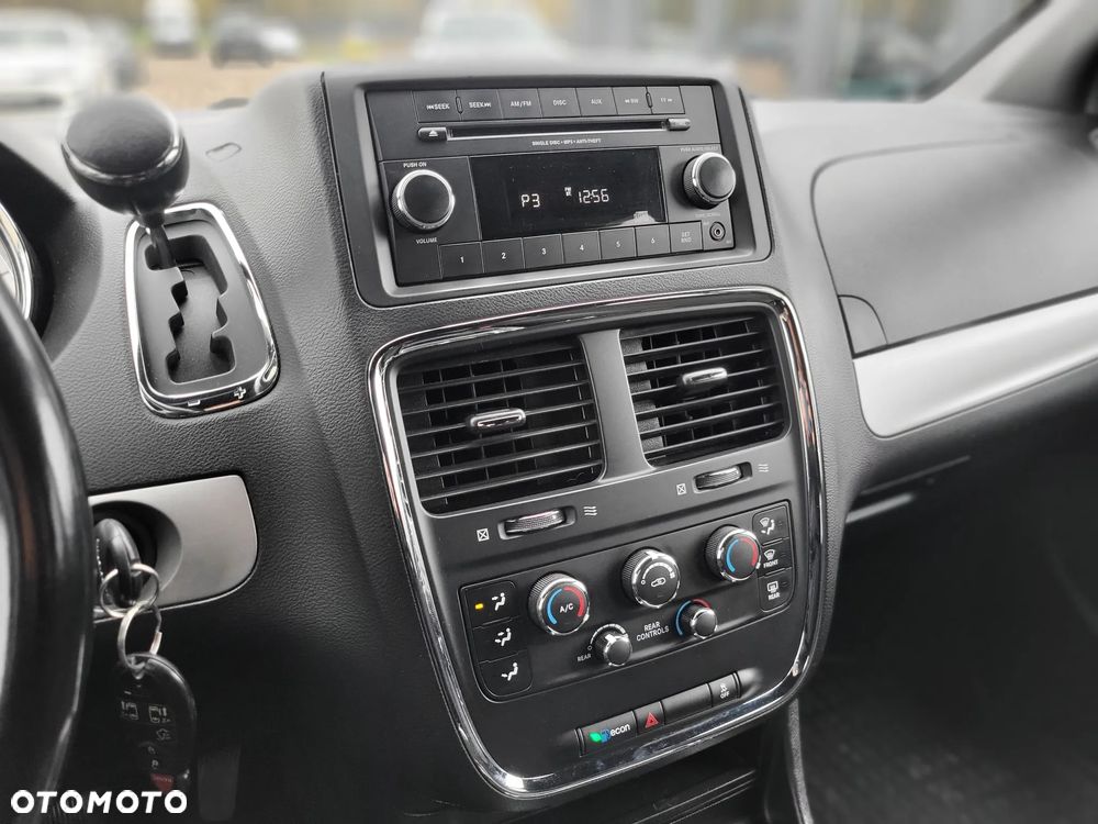 Dodge Grand Caravan - 12