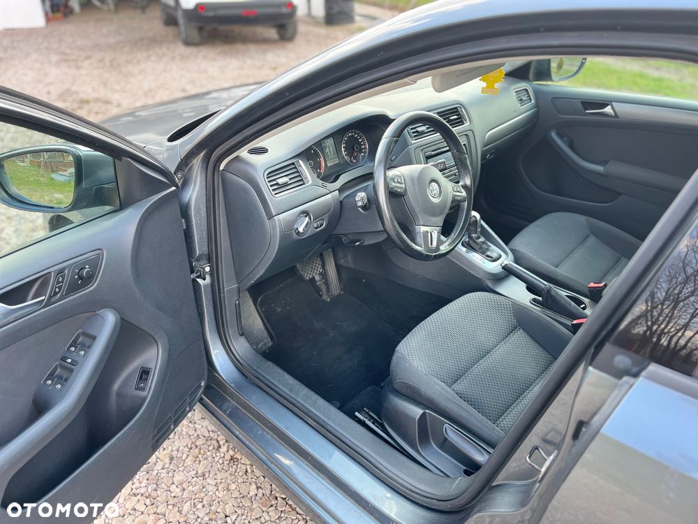 Volkswagen Jetta 1.6 TDI Highline Optimum DSG - 12