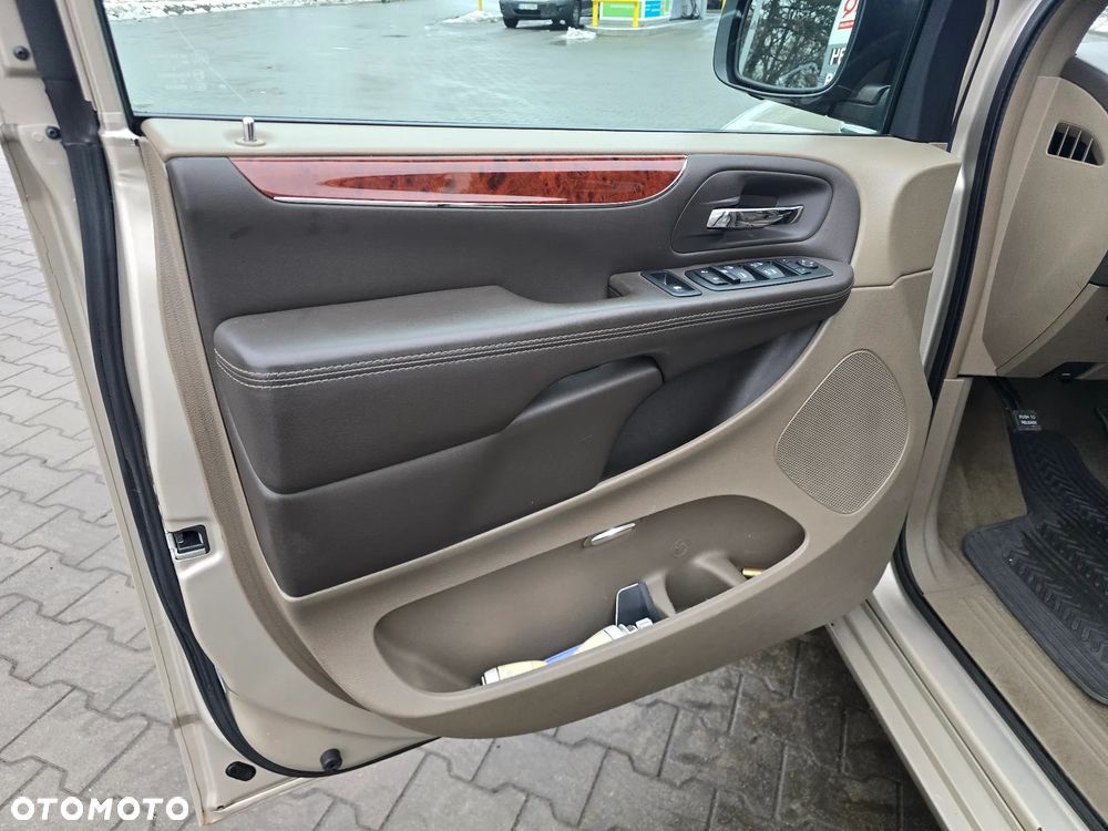 Chrysler Town & Country 3.6 Touring - 26