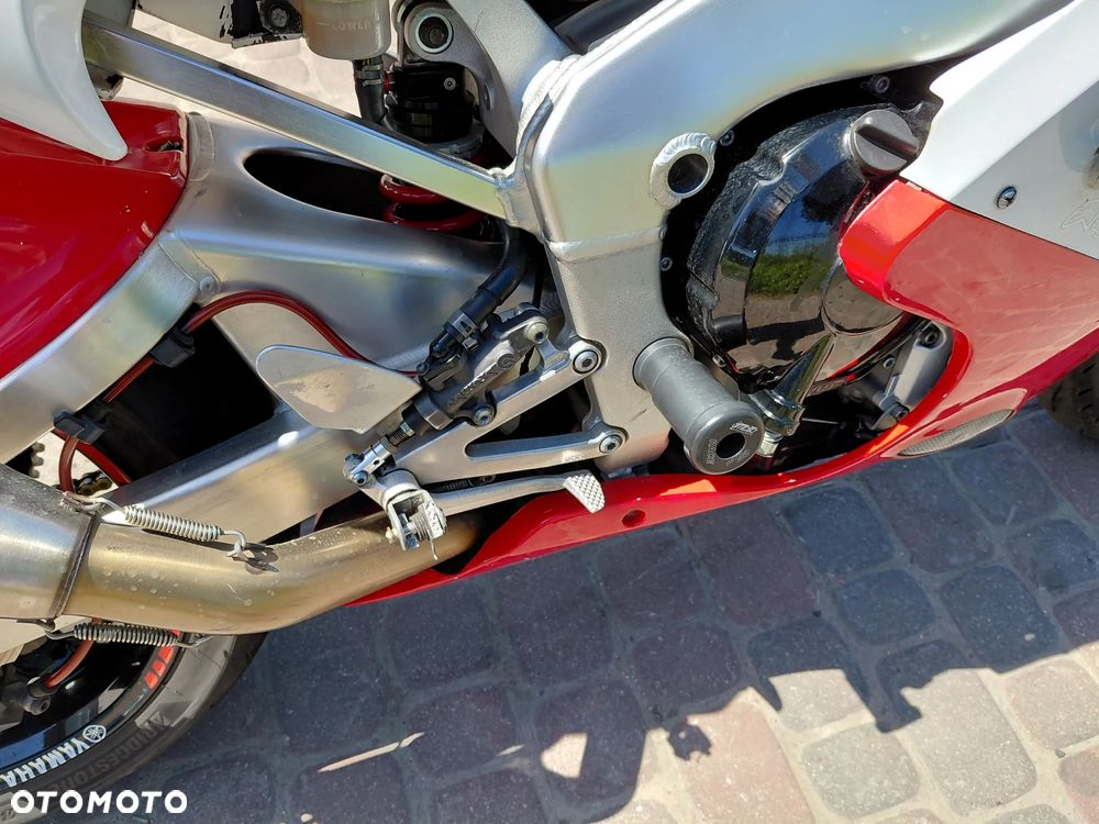 Yamaha R1 - 13