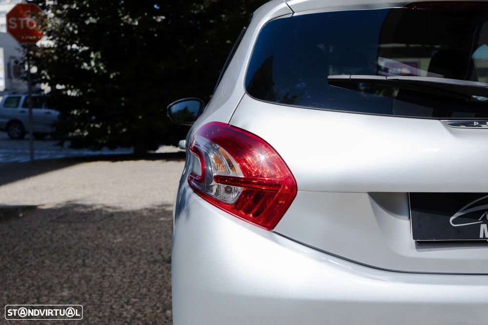 Peugeot 208 1.4 HDi Active — fotografia 16