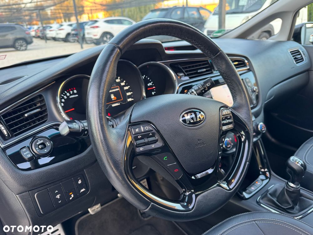 Kia Ceed 1.6 GDI Platinum Edition - 23