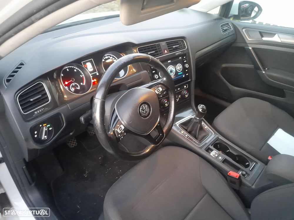 VW Golf 1.6 TDI Highline - 26