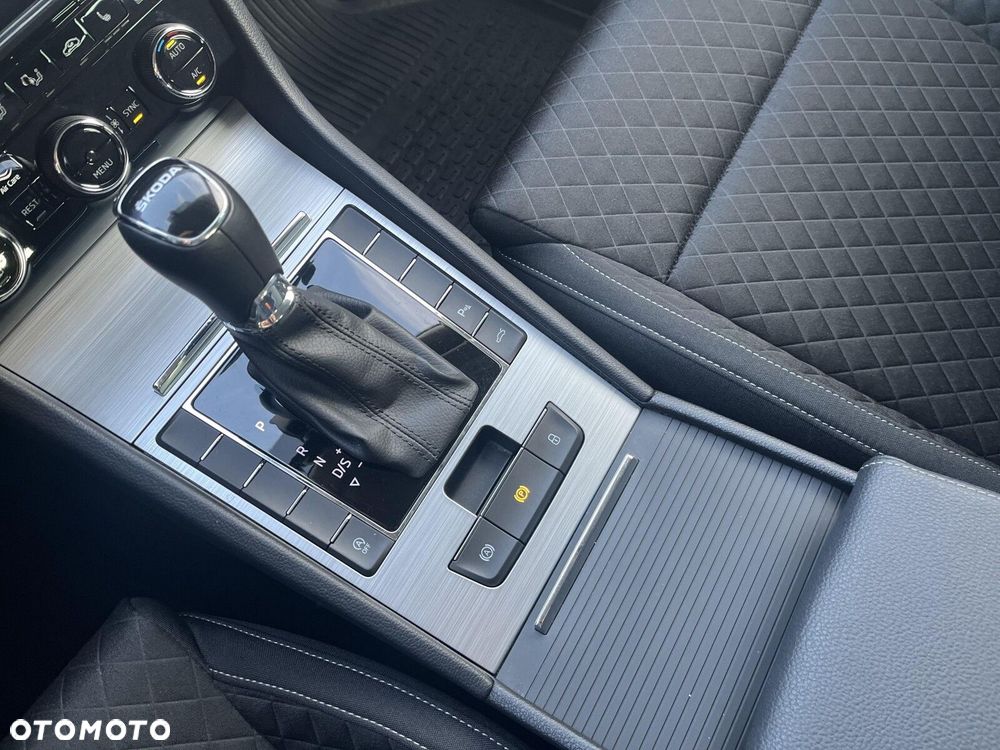 Skoda Superb 2.0 TDI SCR Ambition DSG - 20